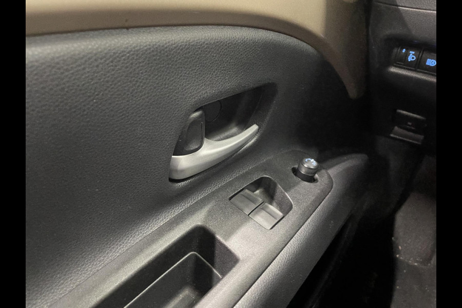 Toyota Aygo X 1.0 VVT-i Automaat Pulse Navigatie Apple Carplay/Android Auto Camera 17" Lichtmetalen Velgen Climate Control Adaptive Cruise Control Two Tone