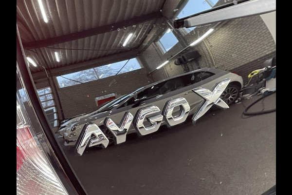 Toyota Aygo X 1.0 VVT-i Automaat Pulse Navigatie Apple Carplay/Android Auto Camera 17" Lichtmetalen Velgen Climate Control Adaptive Cruise Control Two Tone