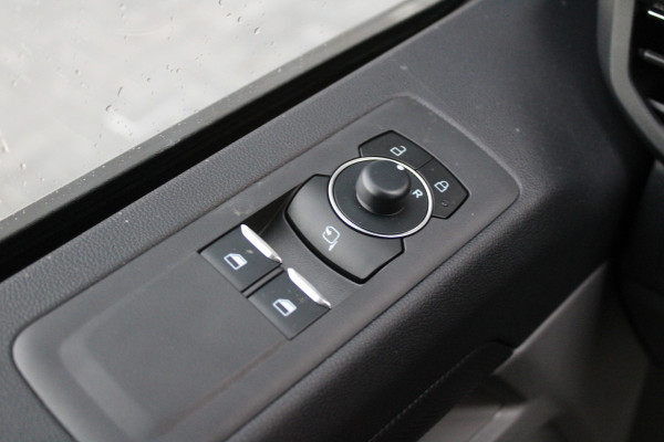 Ford Transit Custom 320 2.5 PHEV L2H1 Limited 232pk - 2x Schuifdeur - Trekhaak - Stoel/Stuurverwarming - ACC - Blindspot - Keyless - Rijklaar