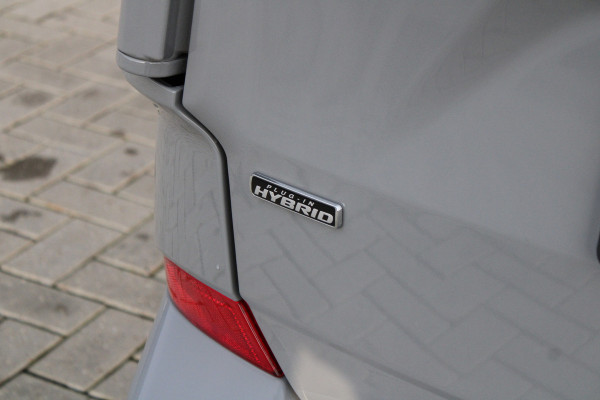 Ford Transit Custom 320 2.5 PHEV L2H1 Limited 232pk - 2x Schuifdeur - Trekhaak - Stoel/Stuurverwarming - ACC - Blindspot - Keyless - Rijklaar