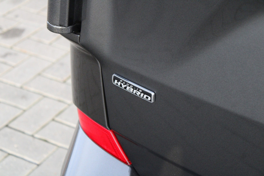 Ford Transit Custom 320 2.5 PHEV L2H1 Limited 232pk - 2x Schuifdeur - Trekhaak - Stoel/Stuurverwarming - ACC - Blindspot - Keyless - Rijklaar