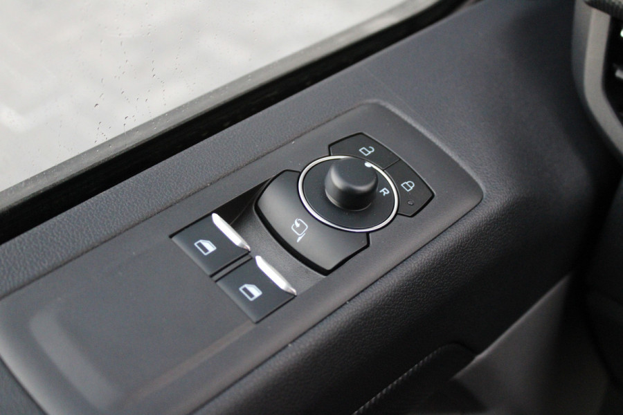 Ford Transit Custom 320 2.5 PHEV L2H1 Limited 232pk - 2x Schuifdeur - Trekhaak - Stoel/Stuurverwarming - Blindspot - Keyless - Rijklaar