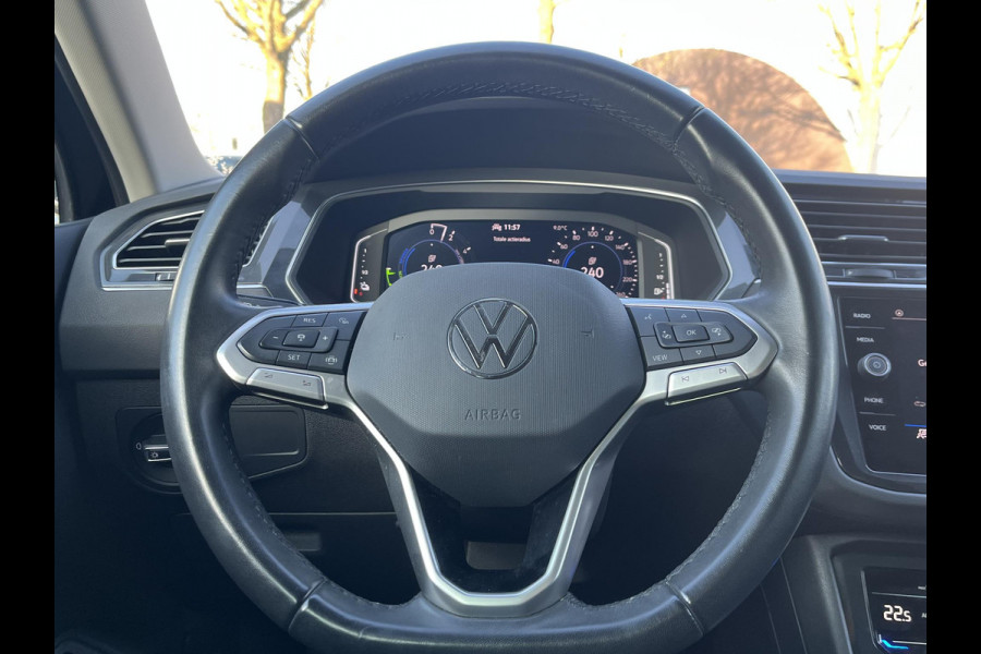 Volkswagen Tiguan 1.4 TSI eHybrid PHEV| ELEK. ACHTERKLEP| DIGITAL DASH| ADAPTIVE CRUISE| RIJKLAAR INCL. 12 MND BOVAG GARANTIE