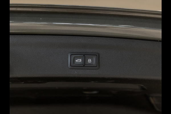 Audi Q3 35 TFSI Advanced / 150pk / S-line interieur / Leder / Keyless / Achteruitrij camera /