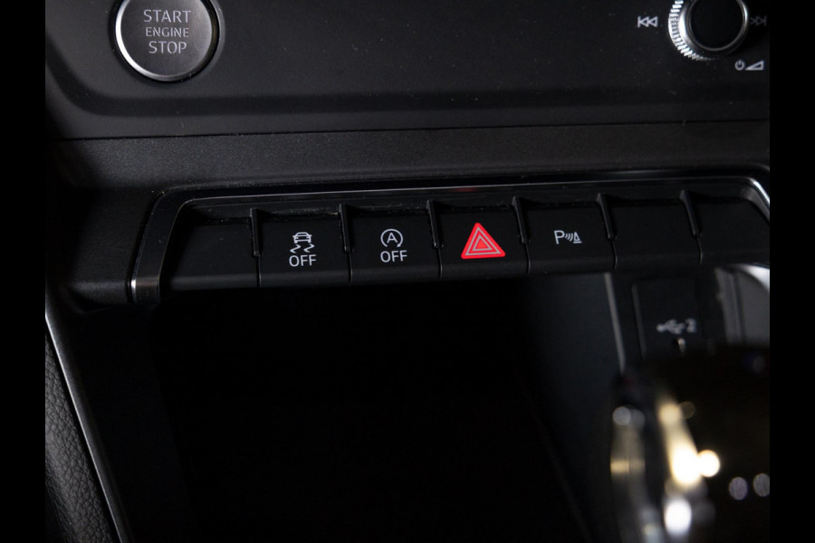 Audi Q3 35 TFSI Advanced / 150pk / S-line interieur / Leder / Keyless / Achteruitrij camera /