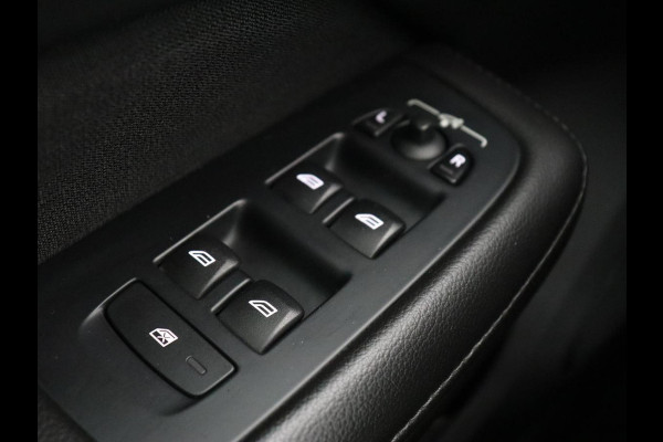 Volvo V60 2.0 D3 Momentum | Carplay | Navigatie | Full LED | Cruise control | Parkeerhulp | Climate control | Bluetooth | Digital Cockpit