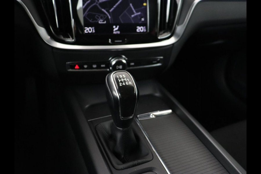 Volvo V60 2.0 D3 Momentum | Carplay | Navigatie | Full LED | Cruise control | Parkeerhulp | Climate control | Bluetooth | Digital Cockpit