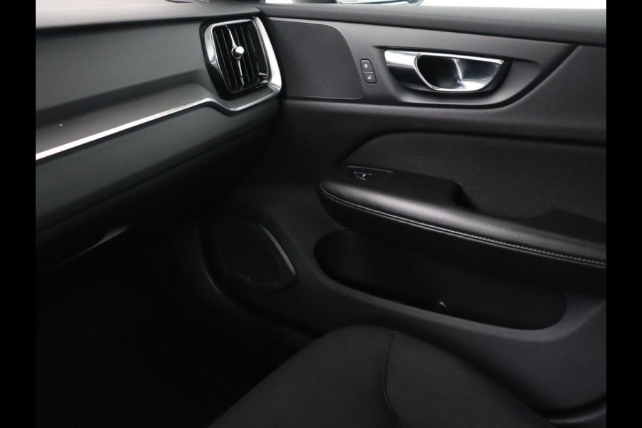 Volvo V60 2.0 D3 Momentum | Carplay | Navigatie | Full LED | Cruise control | Parkeerhulp | Climate control | Bluetooth | Digital Cockpit