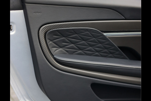 Aston Martin DB12 Volante 4.0 V8 Carbon – Bowers & Wilkins