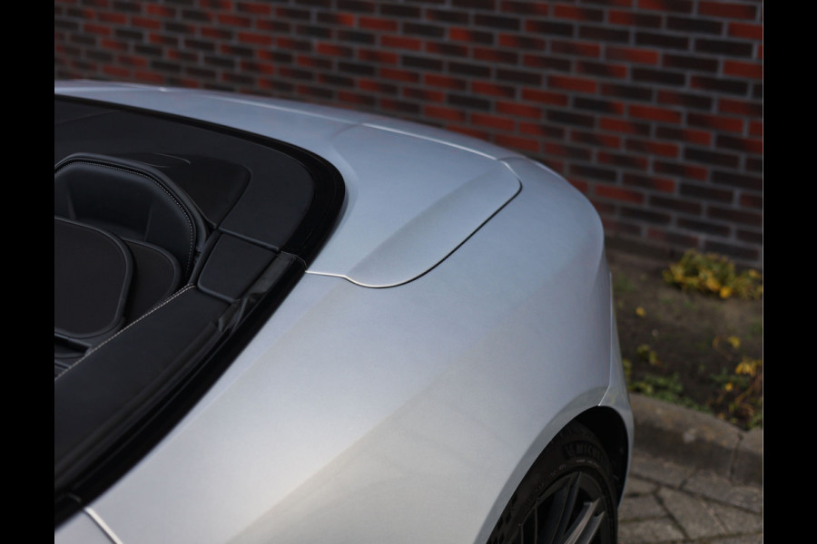 Aston Martin DB12 Volante 4.0 V8 Carbon – Bowers & Wilkins
