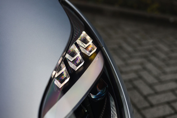 Aston Martin DB12 Volante 4.0 V8 Carbon – Bowers & Wilkins