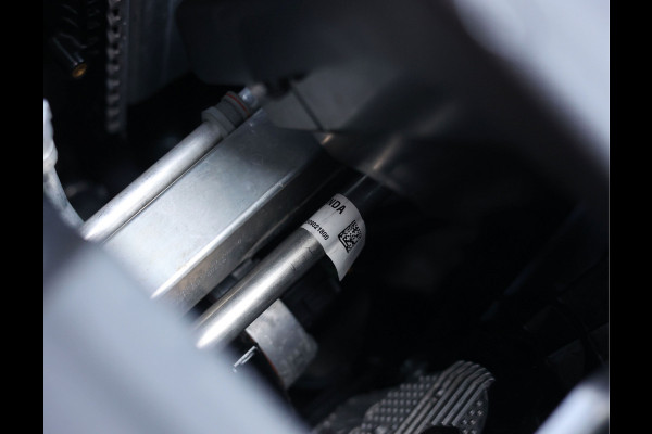 Aston Martin DB12 Volante 4.0 V8 Carbon – Bowers & Wilkins