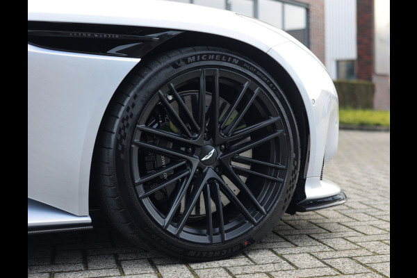 Aston Martin DB12 Volante 4.0 V8 Carbon – Bowers & Wilkins