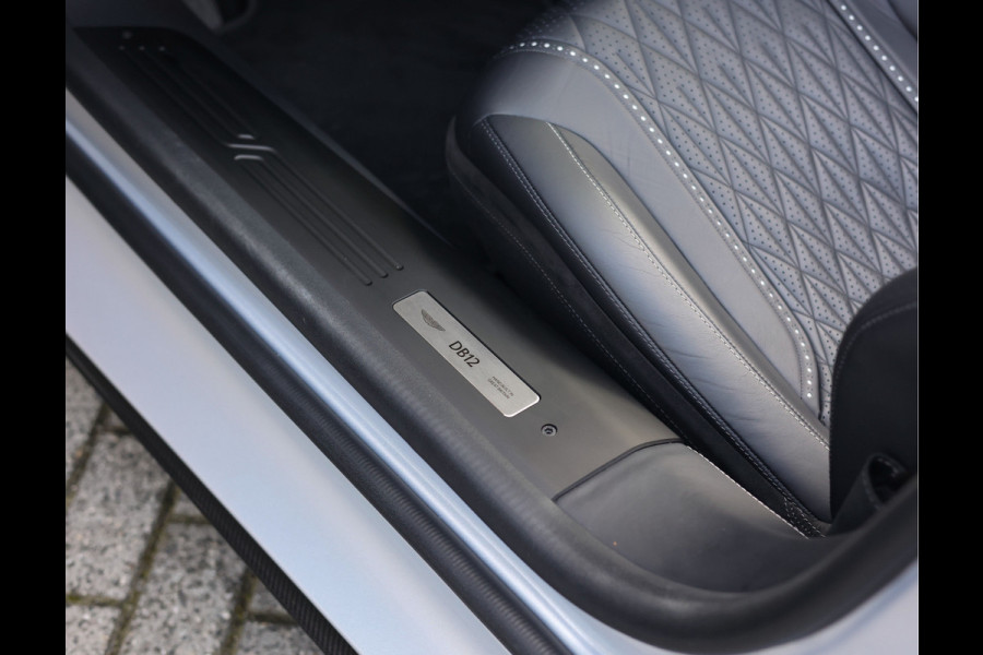 Aston Martin DB12 Volante 4.0 V8 Carbon – Bowers & Wilkins