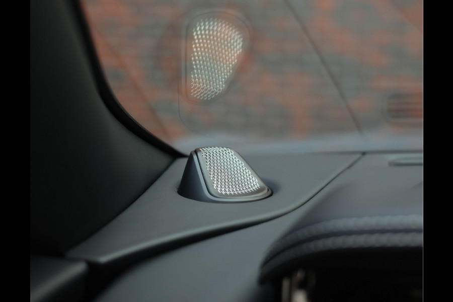 Aston Martin DB12 Volante 4.0 V8 Carbon – Bowers & Wilkins