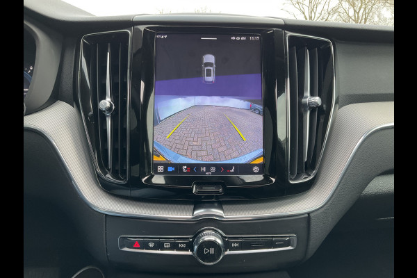 Volvo XC60 2.0 T8 Plug-in hybrid AWD Plus Dark 1Eig BLIS Memory Stoel/stuur Verw Pano Carplay