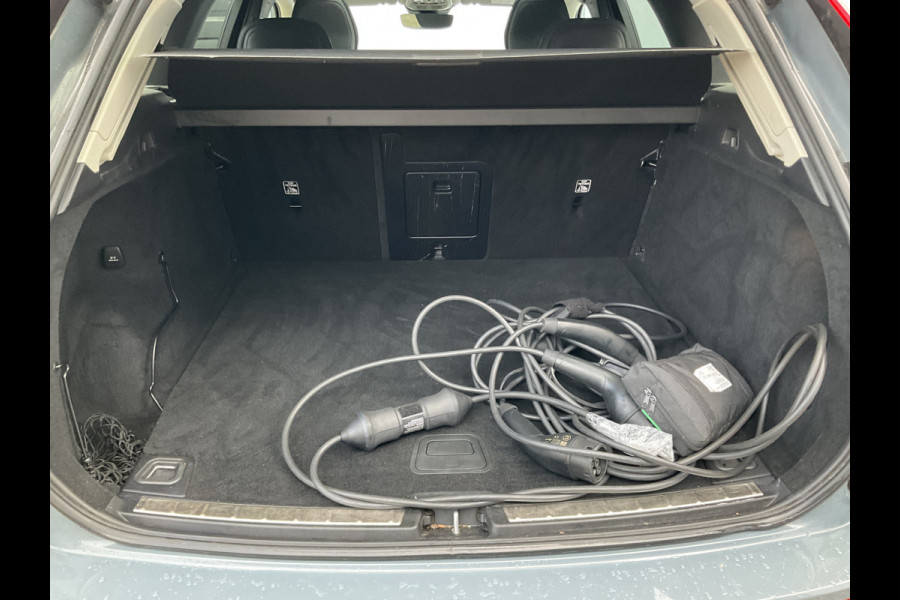 Volvo XC60 2.0 T8 Plug-in hybrid AWD Plus Dark 1Eig BLIS Memory Stoel/stuur Verw Pano Carplay