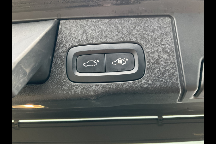Volvo XC60 2.0 T8 Plug-in hybrid AWD Plus Dark 1Eig BLIS Memory Stoel/stuur Verw Pano Carplay