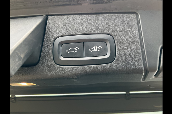 Volvo XC60 2.0 T8 Plug-in hybrid AWD Plus Dark 1Eig BLIS Memory Stoel/stuur Verw Pano Carplay
