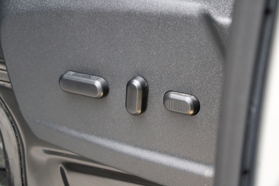 Ford Transit Custom 320 2.0 TDCI L2H1 Active DC 2x Schuifdeur - Trekhaak - Stoelverwarming - ACC - Blindspot - Carplay - Bi-Xenon - Rijklaar