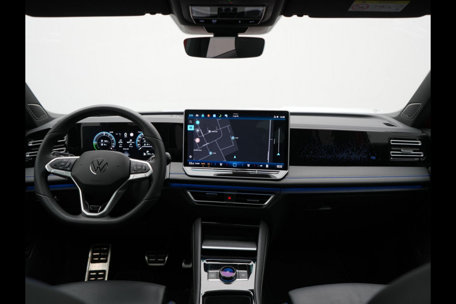 Volkswagen Tiguan 1.4 TSI eHybrid R-Line Business Plug In Hybrid 272pk Dealer O.H. PHEV | Trekhaak Af Fabriek | Panodak | Lederen Sportstoelen Massage & Memory & Ventilatie | 20"L.M | 360 Camera | Harman&Kardon | Adaptive Cruise | Stuur Verwarmd | IQ Light |