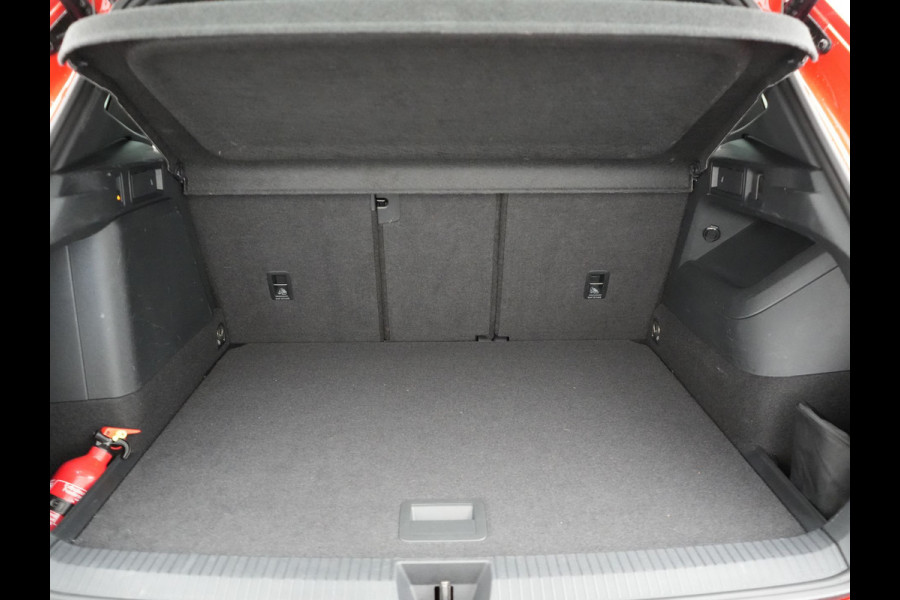 Volkswagen Tiguan 1.4 TSI eHybrid R-Line Business Plug In Hybrid 272pk Dealer O.H. PHEV | Trekhaak Af Fabriek | Panodak | Lederen Sportstoelen Massage & Memory & Ventilatie | 20"L.M | 360 Camera | Harman&Kardon | Adaptive Cruise | Stuur Verwarmd | IQ Light |