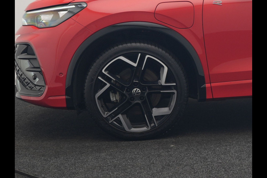 Volkswagen Tiguan 1.4 TSI eHybrid R-Line Business Plug In Hybrid 272pk Dealer O.H. PHEV | Trekhaak Af Fabriek | Panodak | Lederen Sportstoelen Massage & Memory & Ventilatie | 20"L.M | 360 Camera | Harman&Kardon | Adaptive Cruise | Stuur Verwarmd | IQ Light |