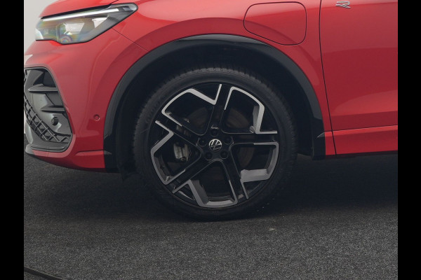 Volkswagen Tiguan 1.4 TSI eHybrid R-Line Business Plug In Hybrid 272pk Dealer O.H. PHEV | Trekhaak Af Fabriek | Panodak | Lederen Sportstoelen Massage & Memory & Ventilatie | 20"L.M | 360 Camera | Harman&Kardon | Adaptive Cruise | Stuur Verwarmd | IQ Light |