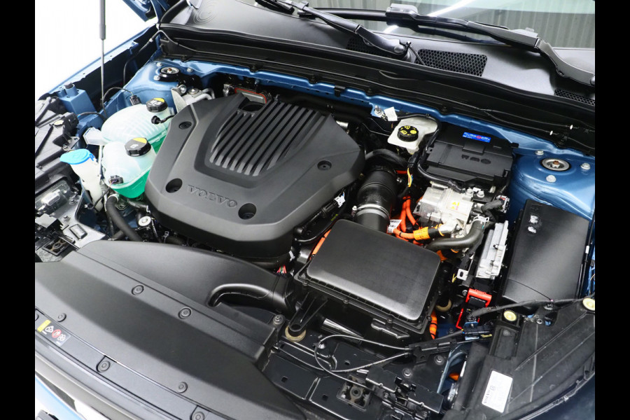 Volvo XC40 1.5 T5 Plug-in hybrid Ultimate Dark | Panoramadak | Tailored Wool Blend | Harman/Kardon | Trekhaak | 360 | Keyless