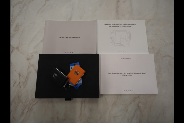 Volvo XC40 1.5 T5 Plug-in hybrid Ultimate Dark | Panoramadak | Tailored Wool Blend | Harman/Kardon | Trekhaak | 360 | Keyless