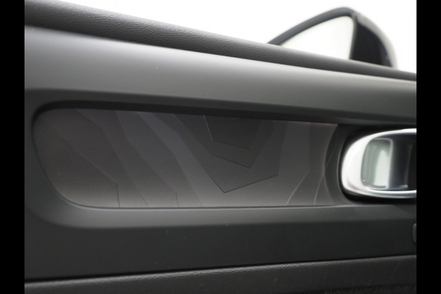 Volvo XC40 1.5 T5 Plug-in hybrid Ultimate Dark | Panoramadak | Tailored Wool Blend | Harman/Kardon | Trekhaak | 360 | Keyless