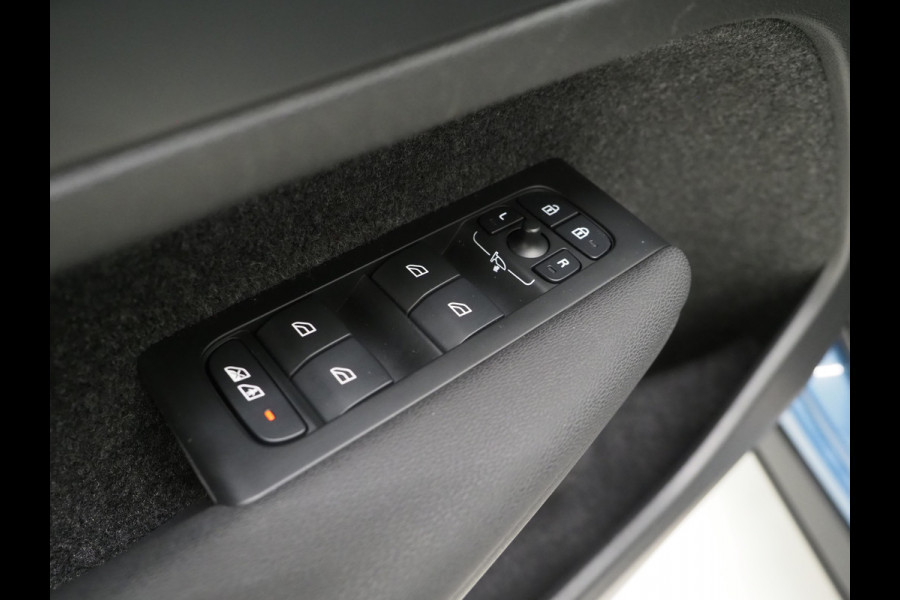 Volvo XC40 1.5 T5 Plug-in hybrid Ultimate Dark | Panoramadak | Tailored Wool Blend | Harman/Kardon | Trekhaak | 360 | Keyless