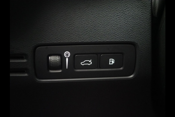Volvo XC40 1.5 T5 Plug-in hybrid Ultimate Dark | Panoramadak | Tailored Wool Blend | Harman/Kardon | Trekhaak | 360 | Keyless