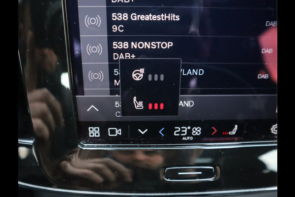 Volvo XC40 Recharge P8 AWD R-Design / Panoramadak / 360camera