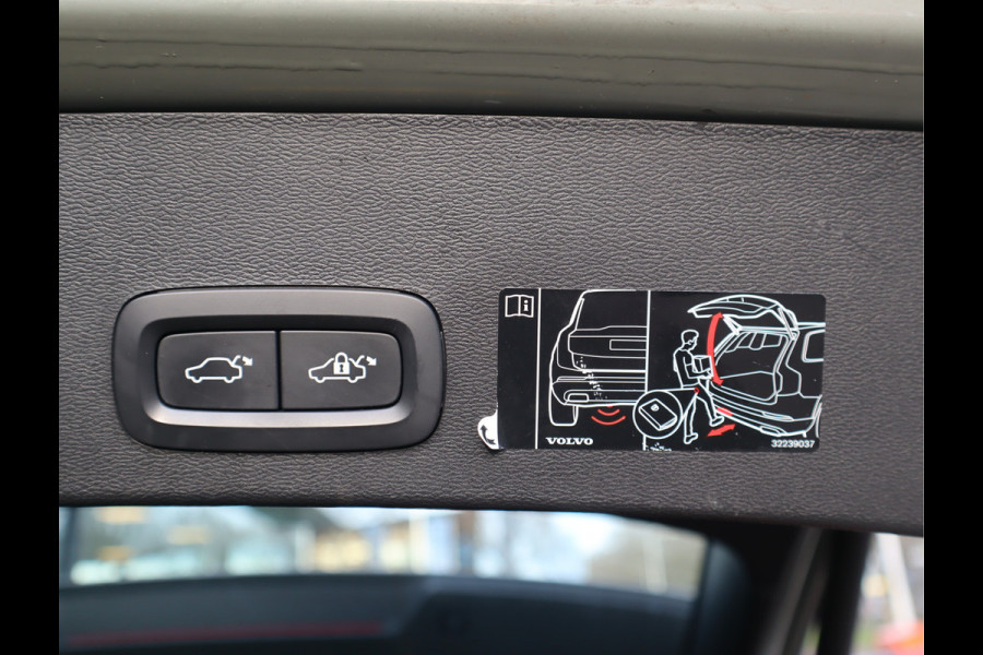 Volvo XC40 Recharge P8 AWD R-Design / Panoramadak / 360camera