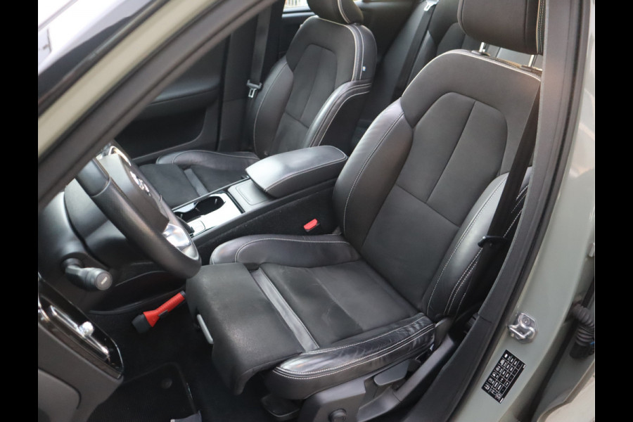 Volvo XC40 Recharge P8 AWD R-Design / Panoramadak / 360camera