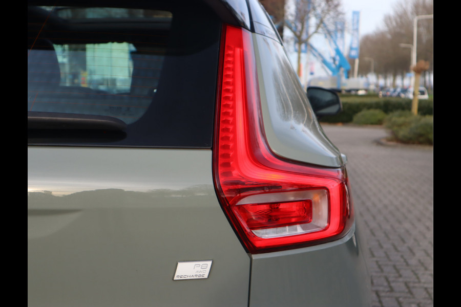 Volvo XC40 Recharge P8 AWD R-Design / Panoramadak / 360camera