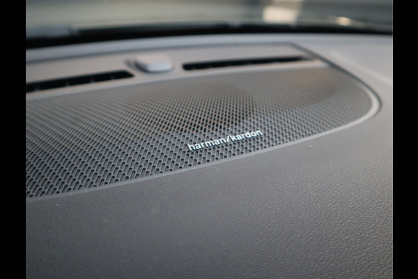 Volvo XC40 Recharge P8 AWD R-Design / Panoramadak / 360camera