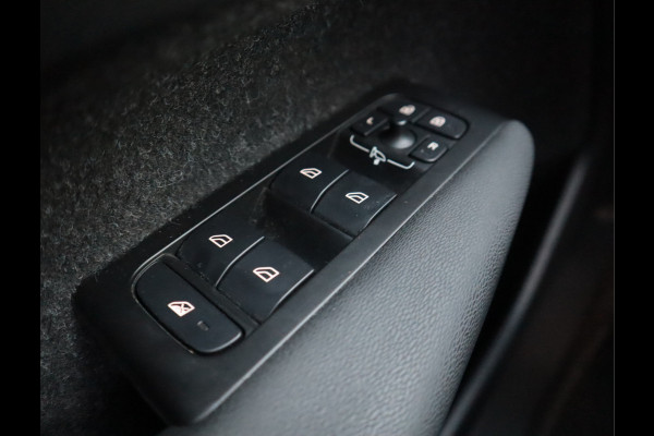 Volvo XC40 Recharge P8 AWD R-Design / Panoramadak / 360camera