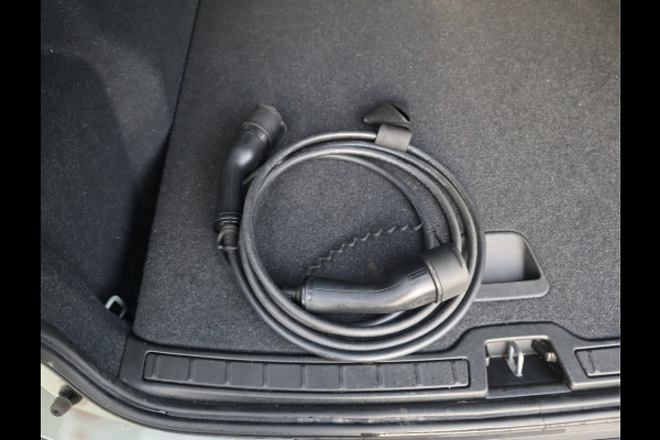 Volvo XC40 Recharge P8 AWD R-Design / Panoramadak / 360camera