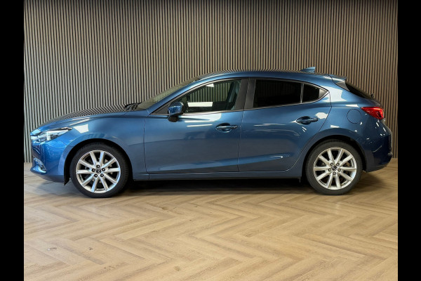 Mazda 3 2.0 SkyActiv-G 120 GT-M ACC CAMERA PARKEERSENSOREN VOOR EN ACHTER NAVI STUUR/STOELVERWARMING DODEHOEKSBEWAKING