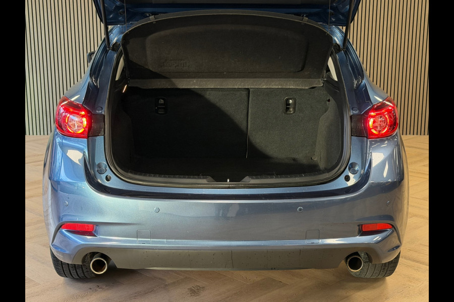 Mazda 3 2.0 SkyActiv-G 120 GT-M ACC CAMERA PARKEERSENSOREN VOOR EN ACHTER NAVI STUUR/STOELVERWARMING DODEHOEKSBEWAKING
