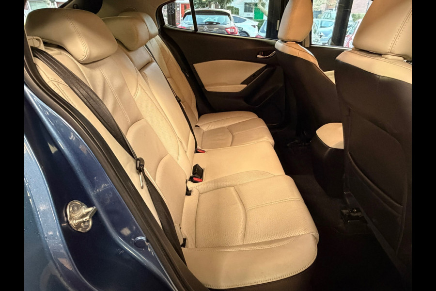 Mazda 3 2.0 SkyActiv-G 120 GT-M ACC CAMERA PARKEERSENSOREN VOOR EN ACHTER NAVI STUUR/STOELVERWARMING DODEHOEKSBEWAKING