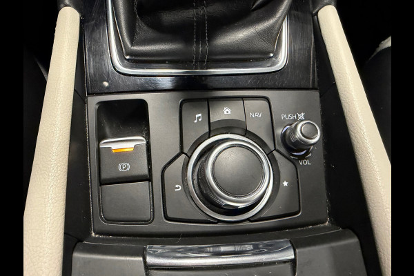 Mazda 3 2.0 SkyActiv-G 120 GT-M ACC CAMERA PARKEERSENSOREN VOOR EN ACHTER NAVI STUUR/STOELVERWARMING DODEHOEKSBEWAKING
