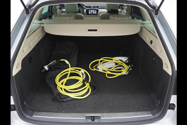 Škoda Superb Combi 1.4 TSI iV Style | Panoramadak | Canton | Leder | Camera | Keyless | Adaptive Cruise | Memory | Carplay
