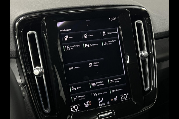 Volvo XC40 1.5 T5 Plug-in hybrid Ultimate Dark Trekhaak | Open dak | Adapt. cruise | Leder | Stoel-/stuurverwarming | Carplay