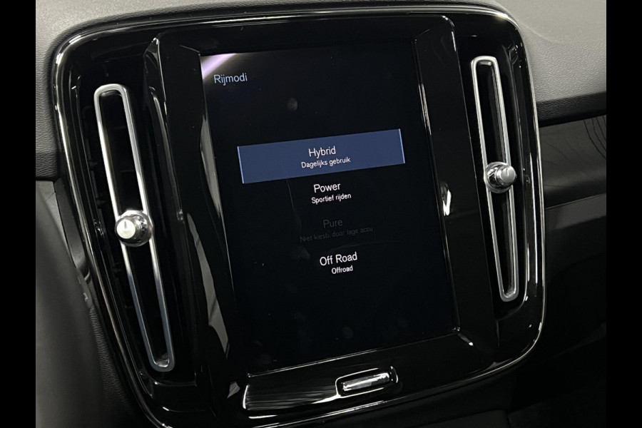 Volvo XC40 1.5 T5 Plug-in hybrid Ultimate Dark Trekhaak | Open dak | Adapt. cruise | Leder | Stoel-/stuurverwarming | Carplay