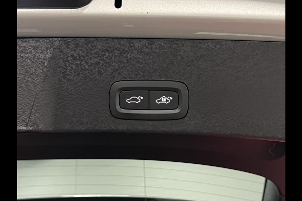 Volvo XC40 1.5 T5 Plug-in hybrid Ultimate Dark Trekhaak | Open dak | Adapt. cruise | Leder | Stoel-/stuurverwarming | Carplay