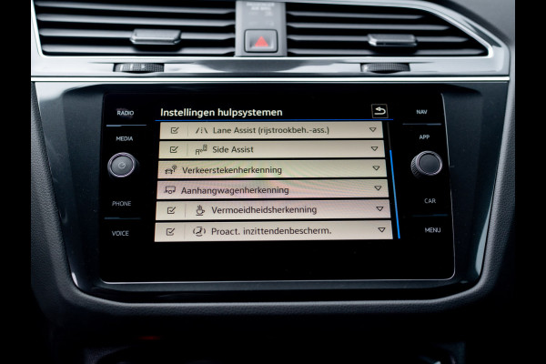 Volkswagen Tiguan 1.4 TSI eHybrid R-Line Business+ | Head Up | Trekhaak wegkl. | 20'' | IQ Light | Side Assist | Camera | Prijs Rijklaar!!