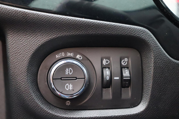 Opel Corsa 1.2 GS Line org.NL panoramadak + zwart dak stoel+stuur verwarming